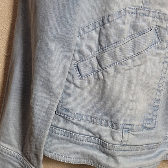 Isaac MizrahiBlue  Women's TRUE DENIM Jean Jacket with Patch Pockets Size 8 - Picture 8 of 9